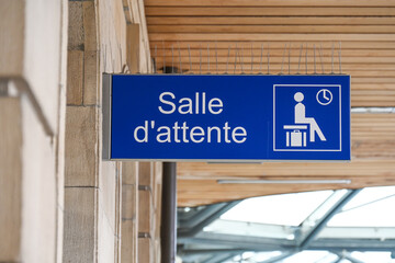 Obraz premium Gare bagage transport salle attente horaire