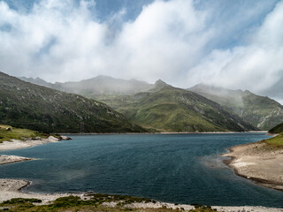 Obraz premium Lukmanier-Pass, Schweiz: See an der Passhöhe