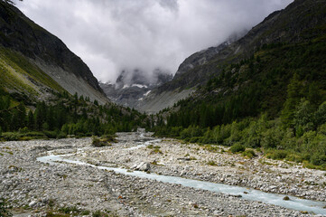 Fototapeta na wymiar river bed of Navisence in Val d'Anniviers, Valais