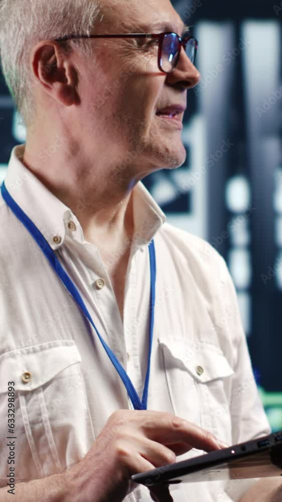Aufkleber vertical video proactive professional navigating network of server hardware in industrial hub. it co