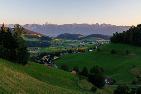view from Oberthal towards Z&auml;ziwil, Konolfingen with the Stockhorn ridge