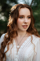 Naklejka premium red-haired girl bride with a wedding bouquet
