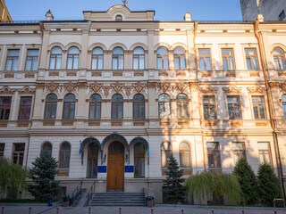 Fototapeta na wymiar evening sunlight shedding on the historical building in capital kyiv