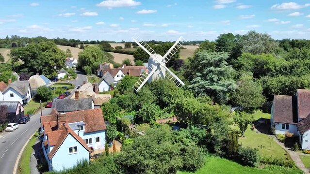 Orbiting Post Mill from left to right.
Known as the most photographed village in Essex, Finchingfield is home to one of the county's few remaining windmills and is a charming, picturesque village that