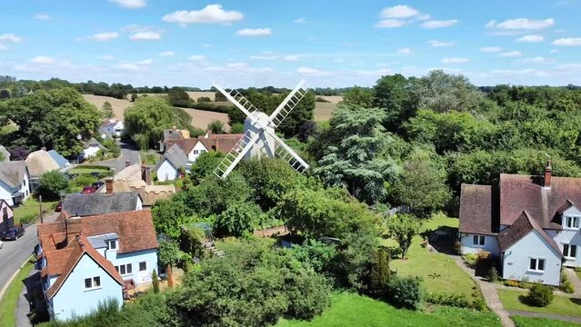 Orbiting Post Mill from right to left.
Known as the most photographed village in Essex, Finchingfield is home to one of the county's few remaining windmills and is a charming, picturesque village.