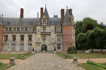 Fototapeta na wymiar Le château de Maintenon, construit au 17eme siècle, village de Maintenon, département de l'Eure et Loir, France