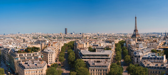Obraz premium Aerial view of Paris cityscape from the Eiffel Tower under a sunny blue sky.