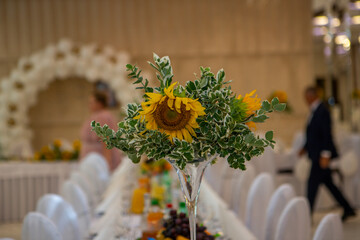 ślub wesele dekoracje kwiaty napis love miłość numery stołow