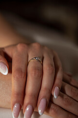 dłonie obrączki pierścionek wesele para młoda piękni - obrazy, fototapety, plakaty