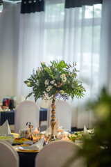 ślub wesele dekoracje kwiaty napis love miłość numery stołow