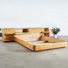 Luxurious olive ash burled wood platform bed frame. Vintage 1980s light wood furniture. 