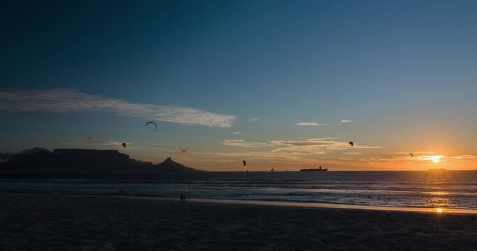 CAPE TOWN TIME LAPSE BLOUBERG 