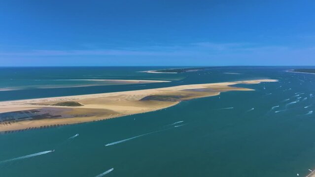 Banc d'Arguin Vidéo en drone en été avec des bateaux
