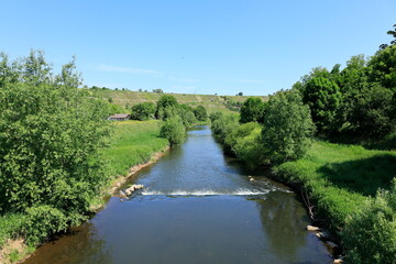 Fototapeta na wymiar Fluss Enz im Enztal bei Mühlhausen 