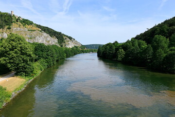 Fototapeta na wymiar Blick auf den Main-Donau-Kanal bei Essing in Bayern