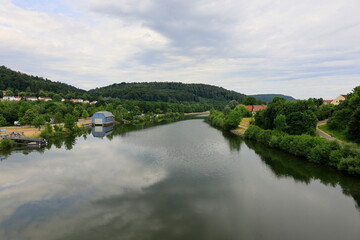 Fototapeta na wymiar Blick auf den Main-Donau-Kanal bei Beilngries in Bayern