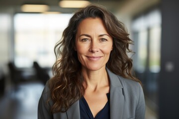 Obraz premium Portrait of a middle aged caucasian businesswoman looking at camera in the office