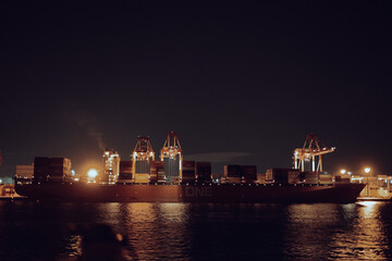 Fototapeta na wymiar 東京湾のクレーン