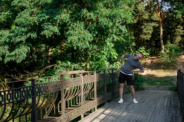 Man goes in for sports in the park