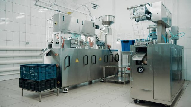 4K Blister Packing Machine. Tablet pharmaceutical blister packaging machine in supplement drug manufacture