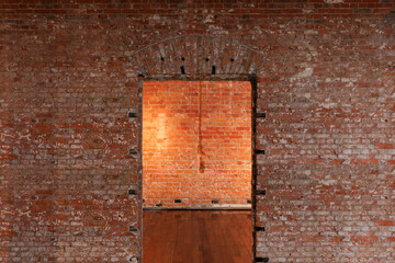 趣のある茶色い古いレンガの壁