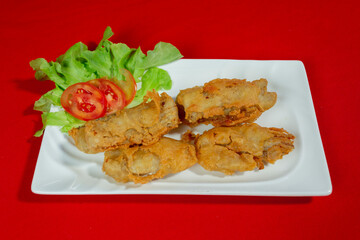 fried chicken wings with salad