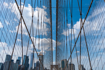 Obraz premium architecture of historic bridge in brooklyn. urban bridge architecture. cityscape of brooklyn bridge in manhattan. brooklyn bridge in new york. landmark view on brooklyn