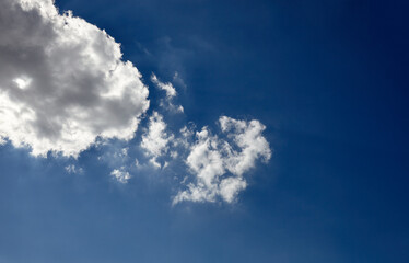 Fototapeta premium Abstract image of blurred sky. Blue sky background with cumulus clouds