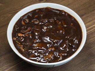 야채를 혼합해서 만들 짜장소스, 한국식 중화요리
