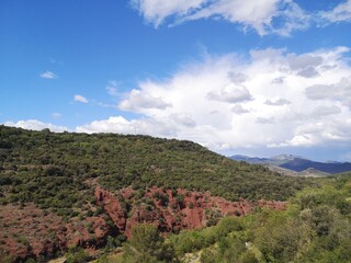 Fototapeta na wymiar Vue du barrage du lac du salagou, hérault, occitanie, france