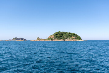 船から見る長崎　軍艦島（端島）と中の島