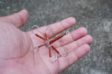 selectively focus on anchor-shaped hooks, hooks for fishing small-mouthed fish such as rabbitfish