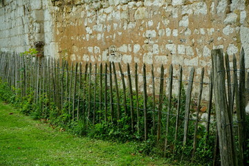 Staketenzaun an einem Grundstück © Jogerken