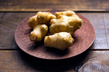 キクイモ_木彫りの皿