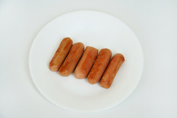 白い器に盛られたウィンナー