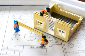 Brigade team builds a house according to the drawings - 633704830