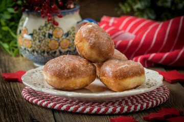 Obraz na płótnie Canvas Small donuts with icing.