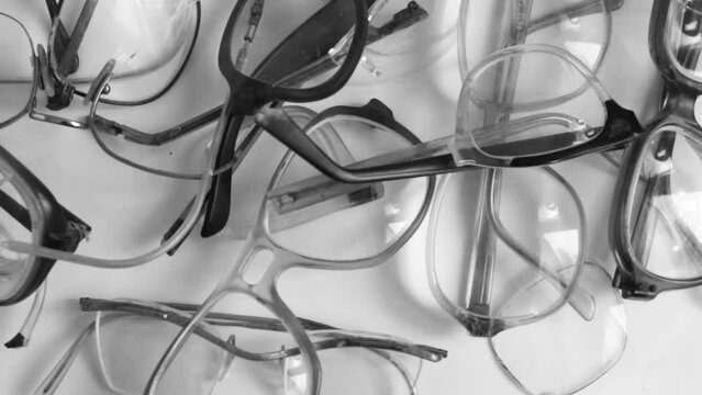 Broken glasses for reading