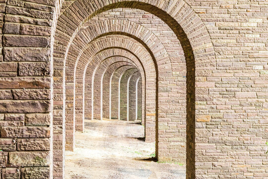 Gew&ouml;lbeb&ouml;gen der Talbr&uuml;cke Arensburg der Autobahn A2 be&iacute; Rinteln