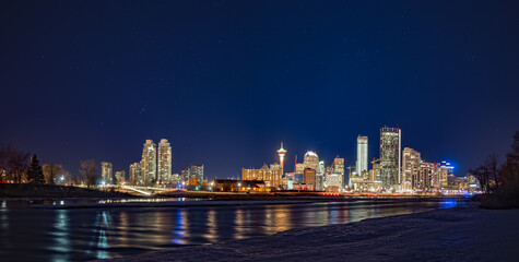 Obraz premium Calgary City Skyline as seen from St. Patricks island