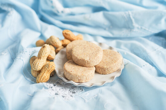 Traditional Mexican mazapan or marzipan made with peanuts.