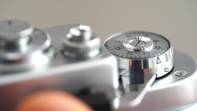 The lever for advancing the film of the camera to the cocking of the shutter.