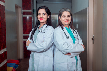 Senior doctor discussing with junior doctor at hospital