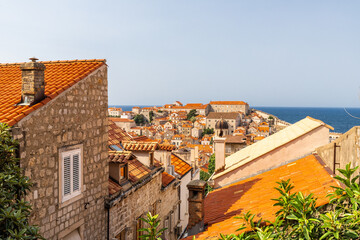 Obraz premium Dubrovnik, Croatia 07-29-2023 The UNCESO world heritage old town of Dubrovnik with fortified walls with spectacular views from the walls over the old town, the narrow streets and the Adriatic sea.