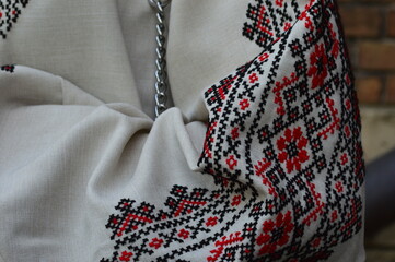 The embroidered sleeve is an embodiment of aesthetics where every stitch and every thread transform into a beautiful moment of art. The colorful pattern created through intricate embroidery weaves.