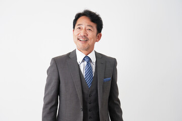 笑顔のミドルエイジのビジネスマンのポートレート　白背景