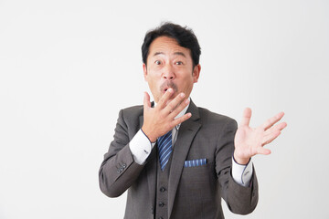 驚くミドルエイジのビジネスマン　白背景