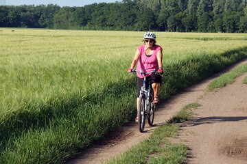 Naklejka premium Radfahren an der Gersprenz
