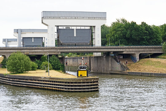 The Prince Bernhard locks regulate water levels between the Amsterdam - Rhine canal and the River Waal