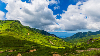 夏空と緑の山　志賀草津高原道路　毛無峠